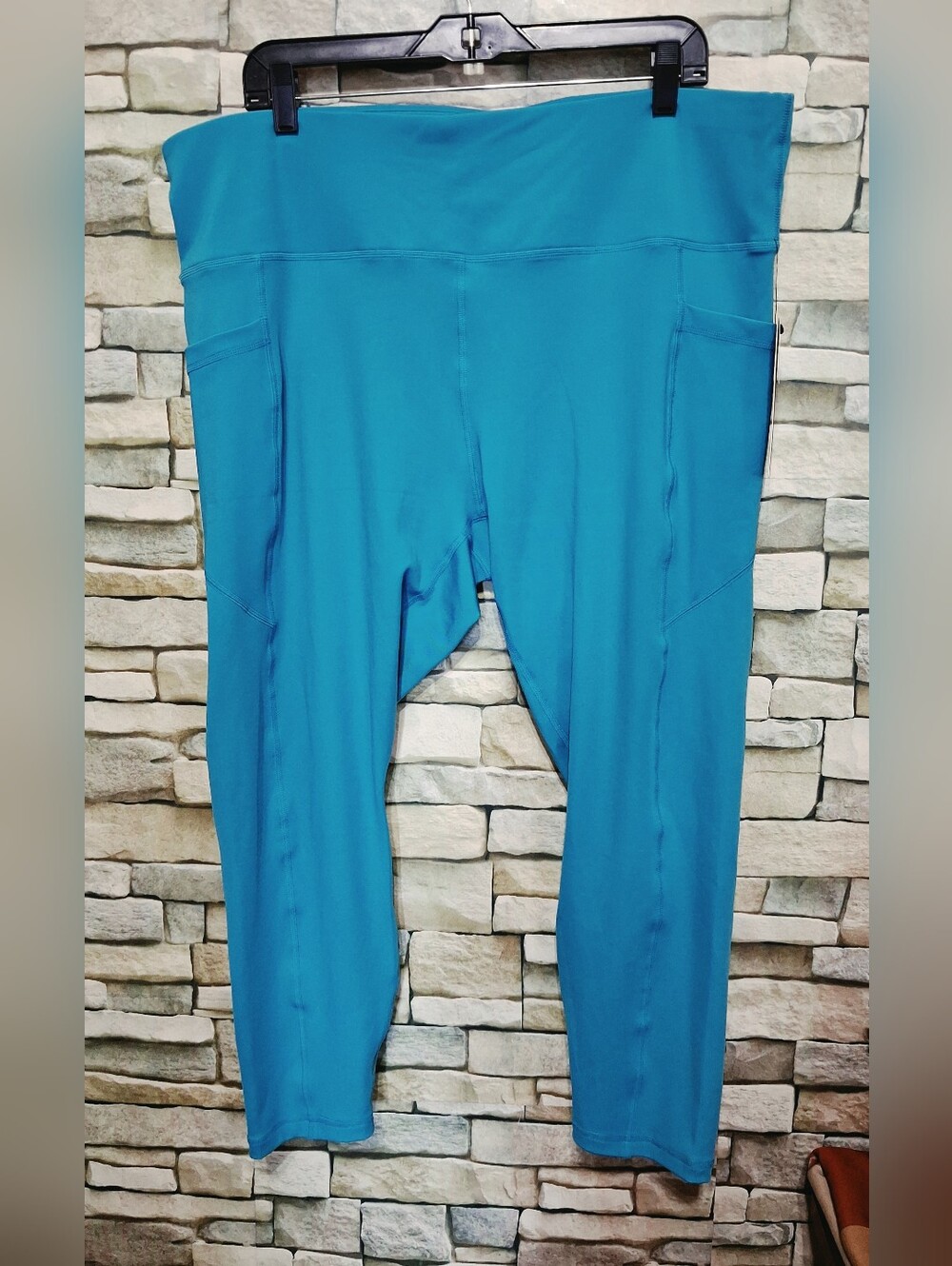 New 3X Velocity Teal Capri Leggings